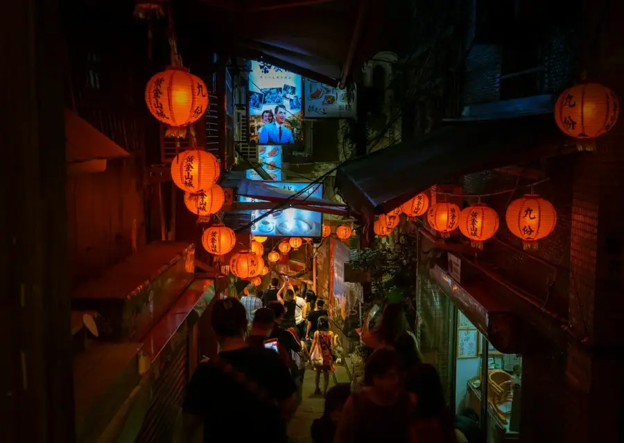 台灣廟宇夜間繞境提燈示意圖