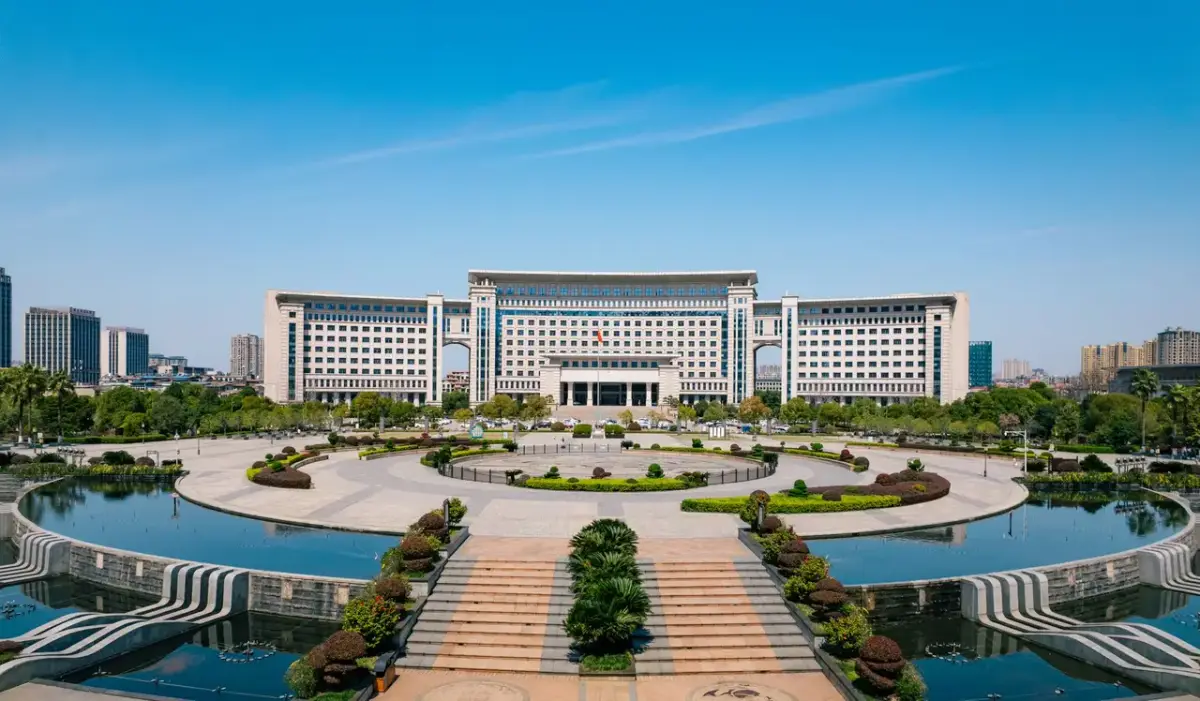 市政服務櫃檯示意，象徵各縣市便民措施