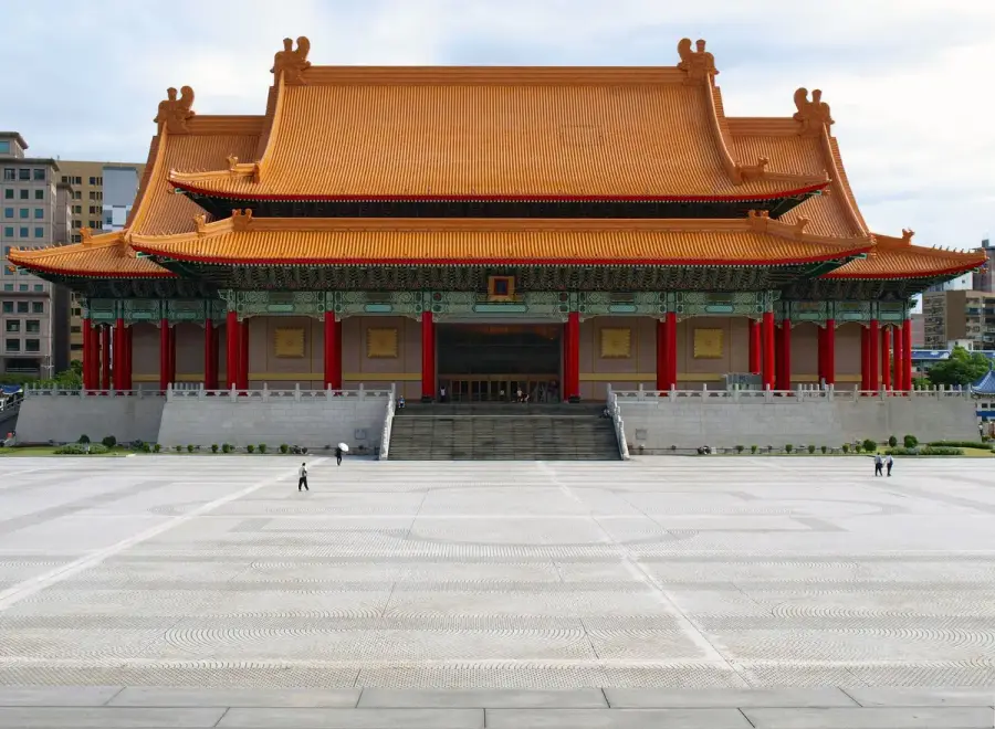 城市公共服務場景，示意各地便民措施