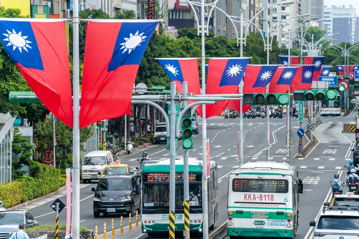 台灣城市街道與公共運輸設施，示意各地便民服務資訊