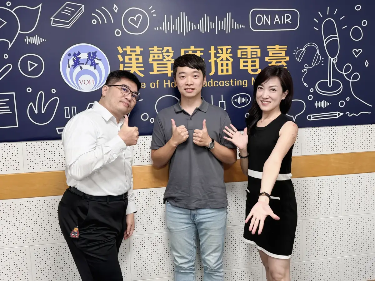 節目訪談中，與徐鈺焜博士合影