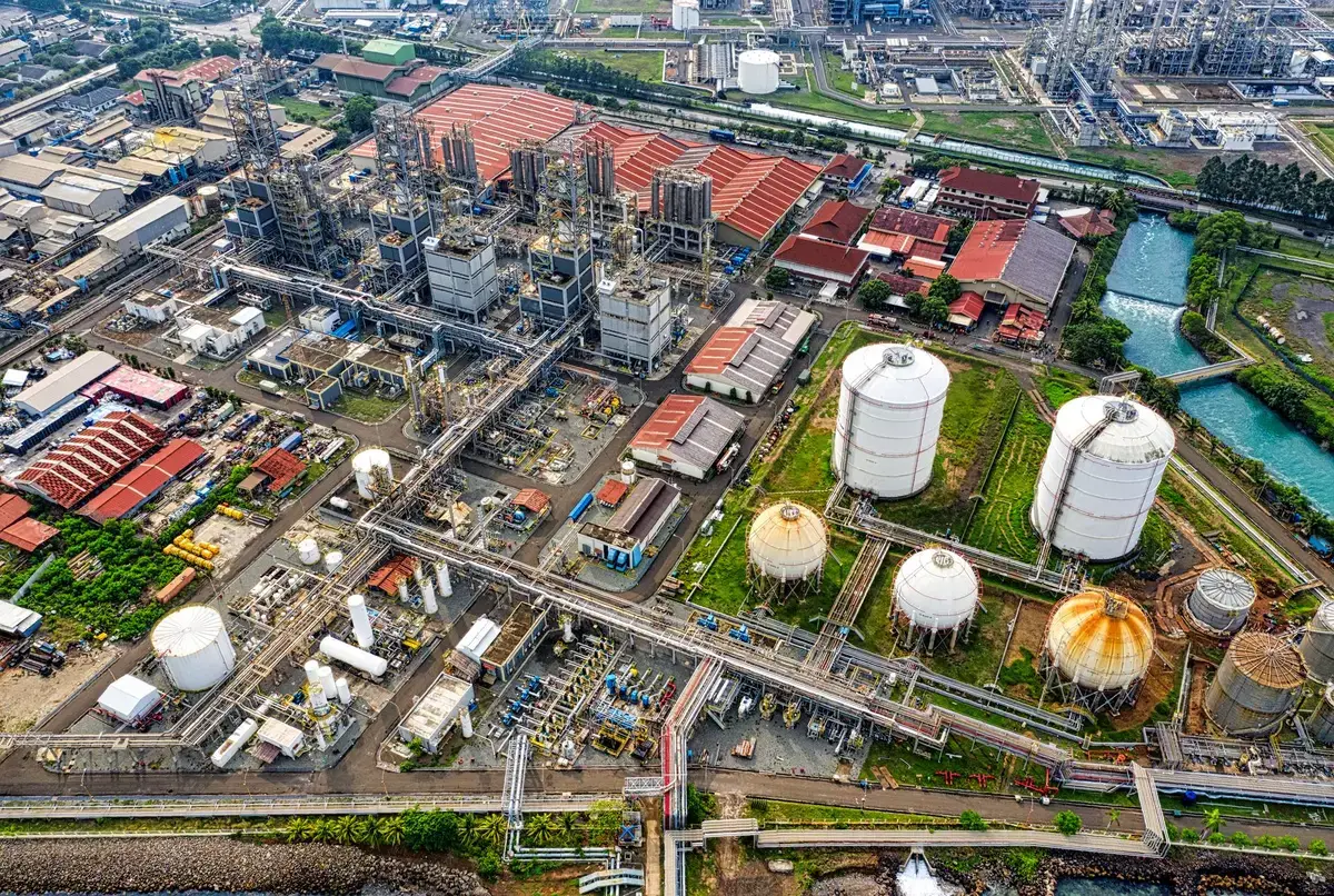 工業區廠房與周邊道路的空拍示意圖（示意圖）