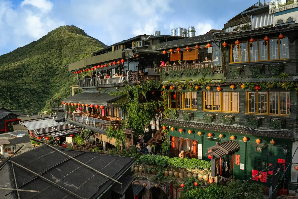 台灣山城老屋與住宅聚落，呈現房屋資產與繼承置產主題