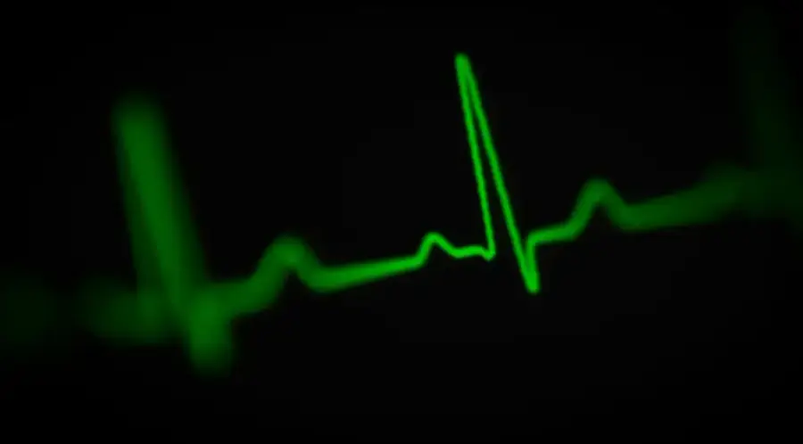 心臟監測商 iRhythm 第三方代管商業應用遭未授權存取、病患 PHI 外洩遭勒索的示意