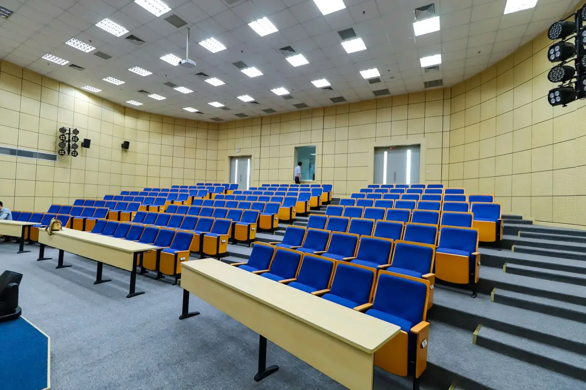 空著的大學階梯教室