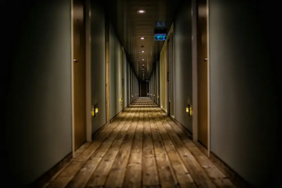 旅館房間與住宿訂房情境示意圖