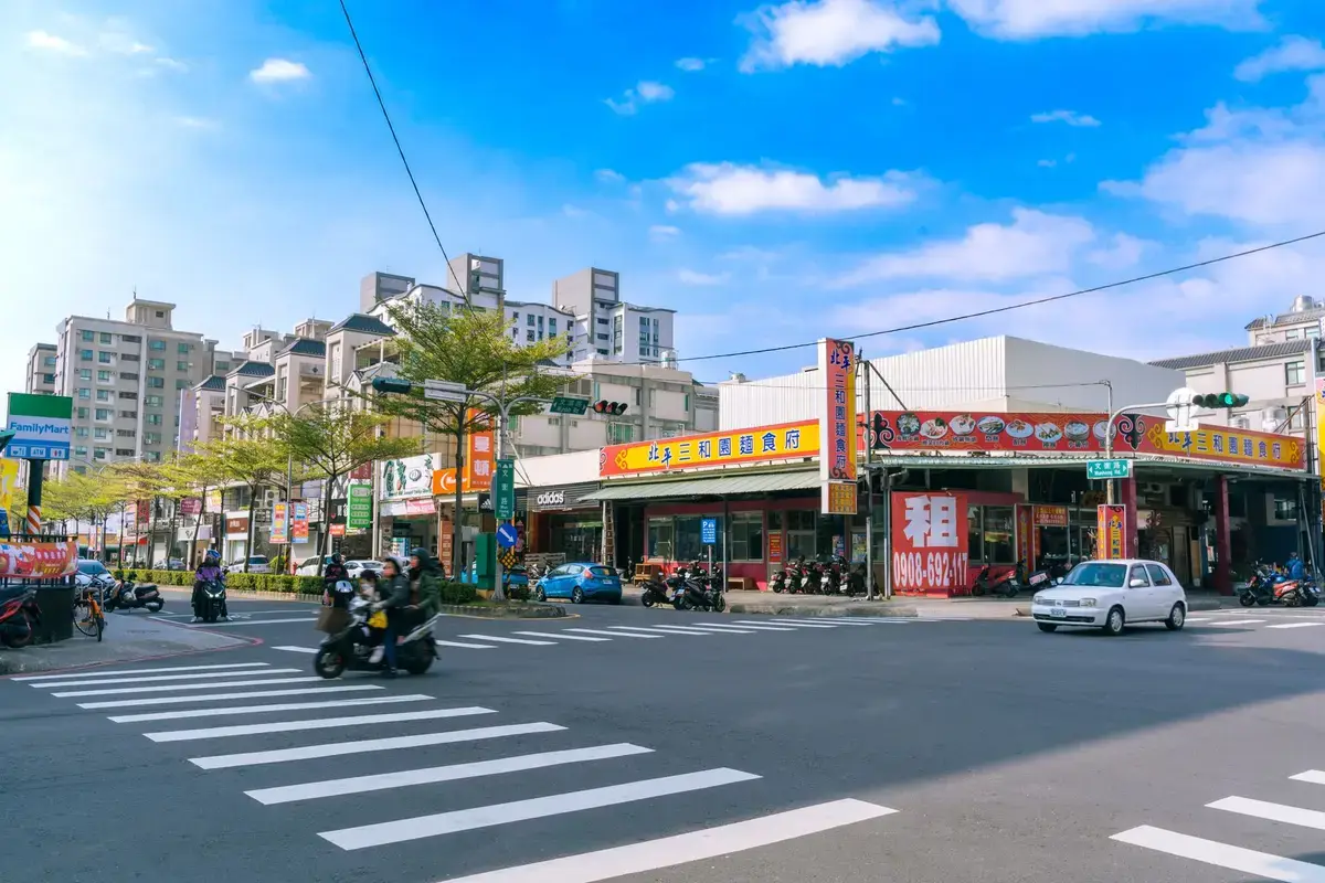 高雄商圈街道與店面步行空間示意