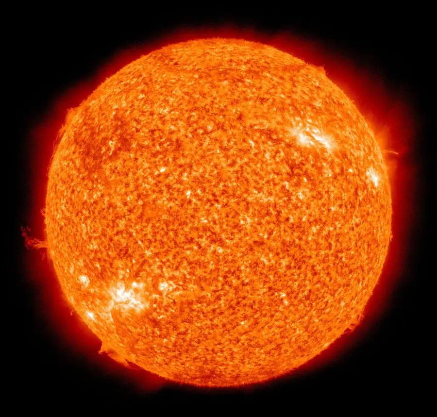 太陽表面火焰紋路與邊緣光暈的詳細影像