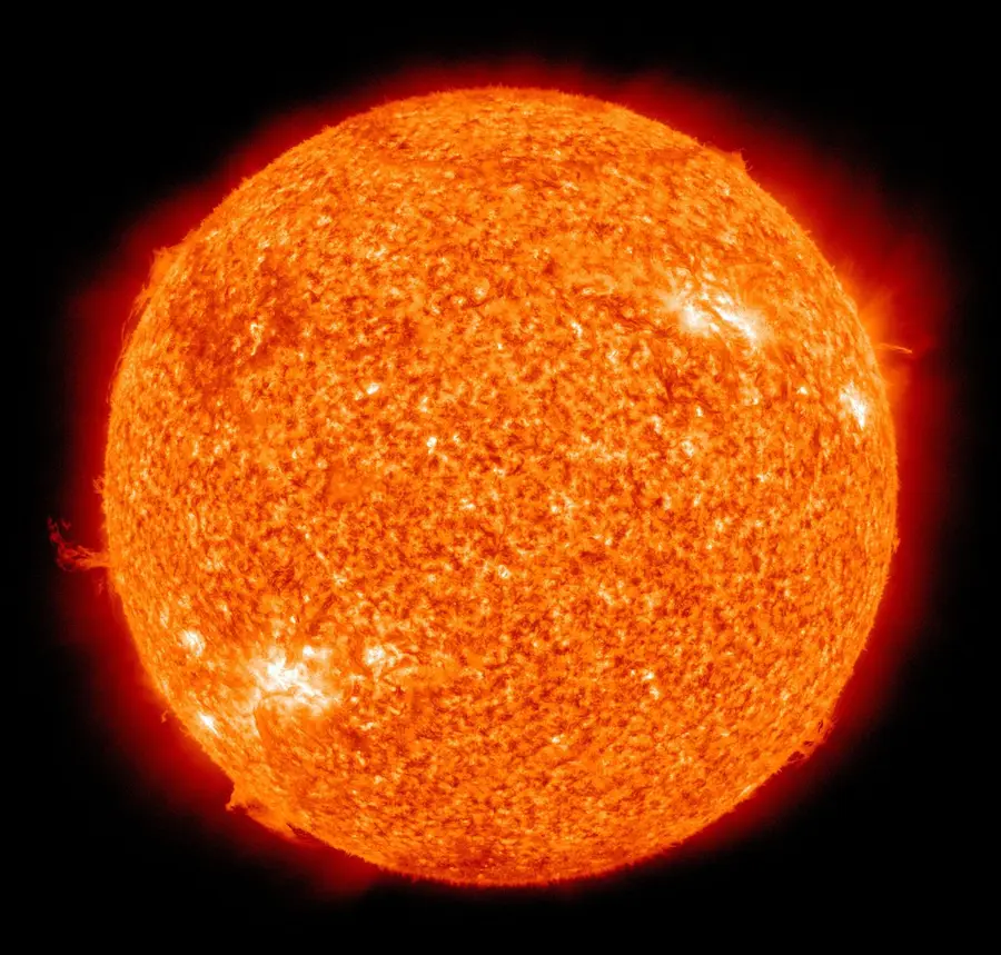 太陽表面火焰紋路與邊緣光暈的詳細影像