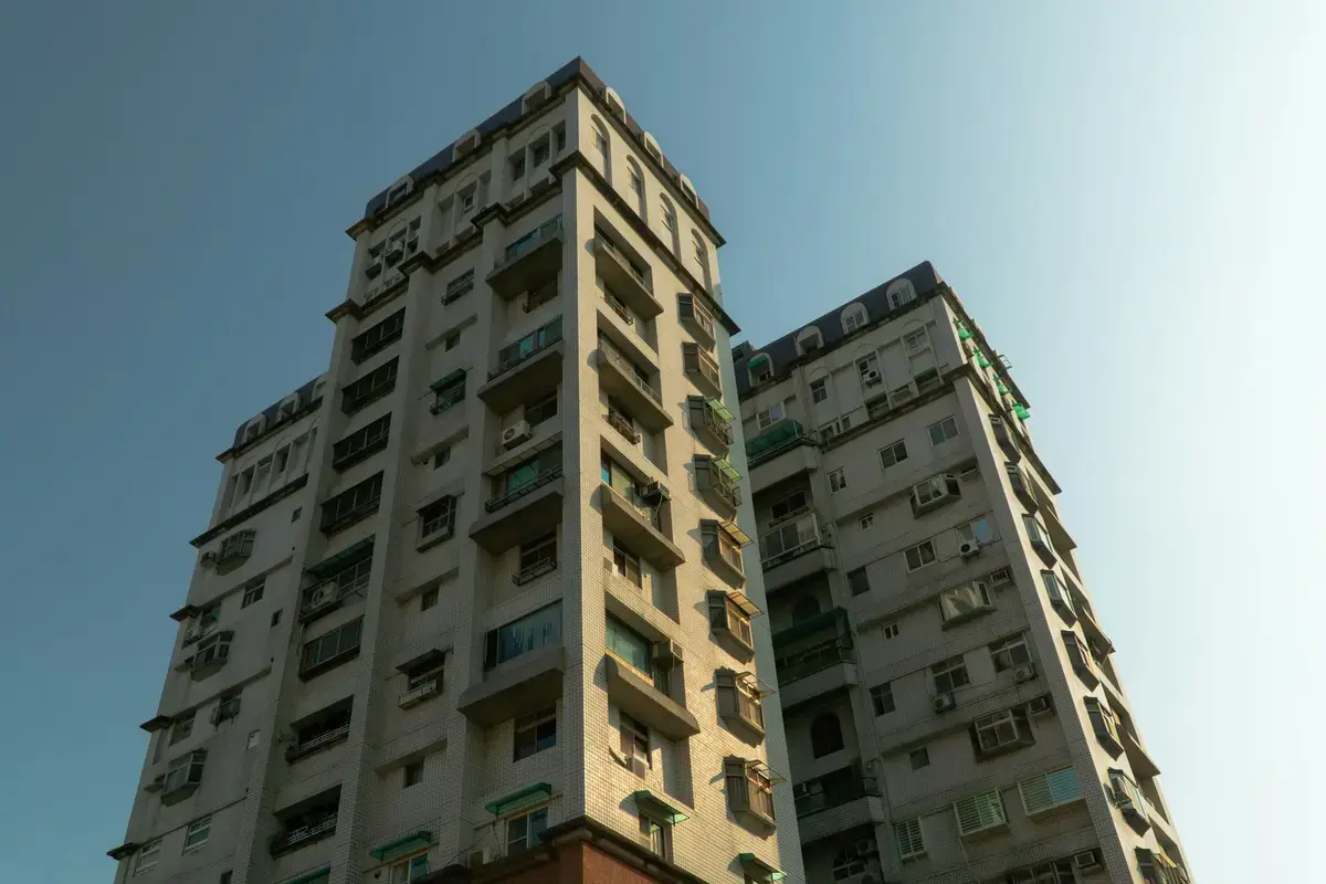 台灣城市集合住宅大樓與街道生活圈（示意圖）