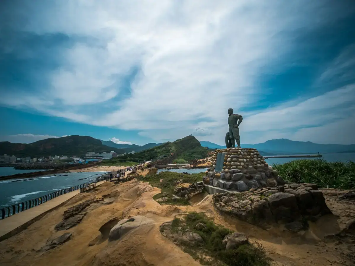 台灣海岸大型地標與海景的旅遊示意圖