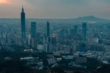 台北城市天際線與商業大樓（示意圖）