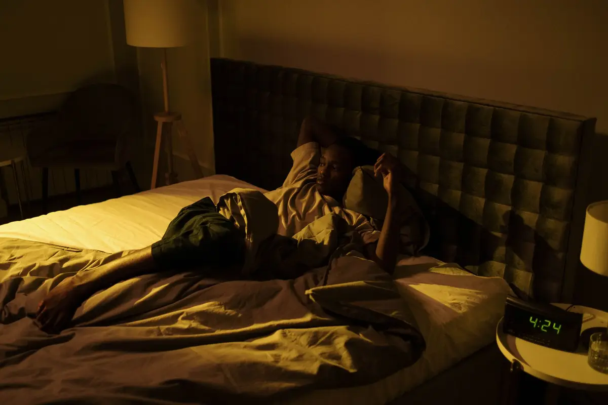 深夜輾轉難眠的示意圖
