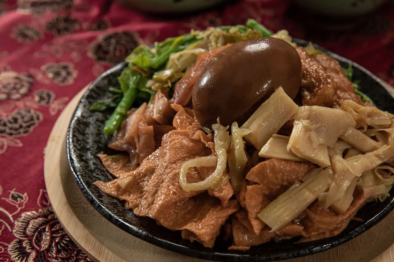 台灣市場常見的熱性蔬果食材，呈現中醫溫補飲食的日常應用