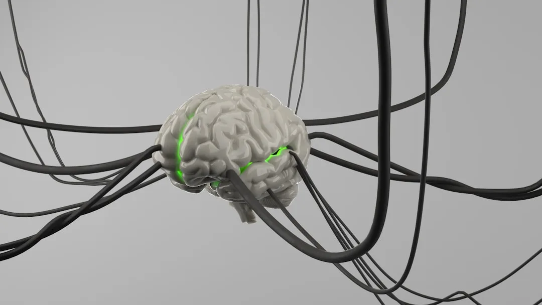 白灰色3D電腦繪圖大腦模型懸浮於淺灰色背景，多條黑色電線插入大腦，腦部呈現綠色發光條紋，象徵神經連接與訊號傳導