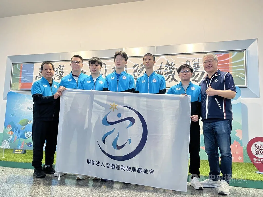 台灣年輕桌球選手在國際賽事中比賽的動態畫面，象徵世代交替後的台灣桌球隊伍