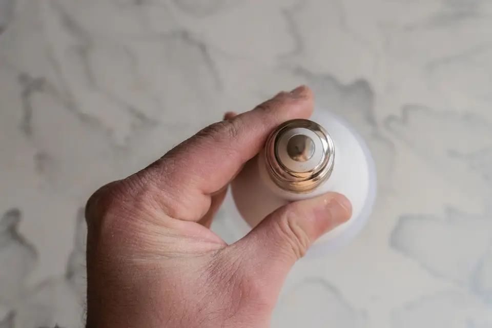 電蚊拍進入家庭日常的使用場景 室內手持電蚊拍的居家使用情境