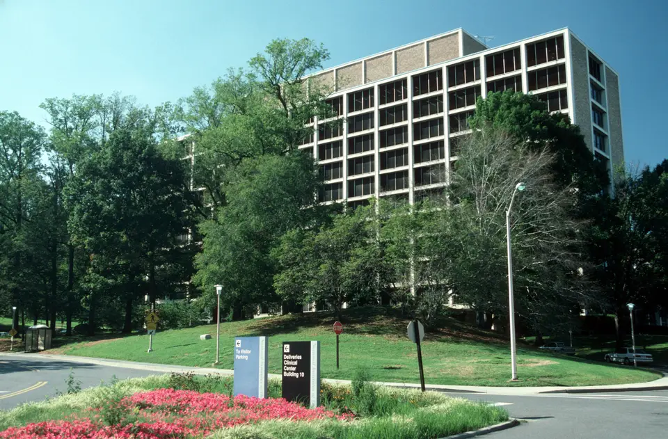 美國國家衛生研究院（NIH）貝塞斯達園區辦公大樓（Building 31）