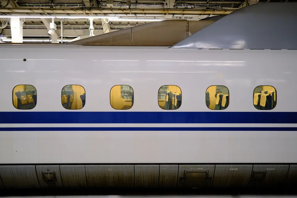 高速鐵路月台與列車的日常營運畫面