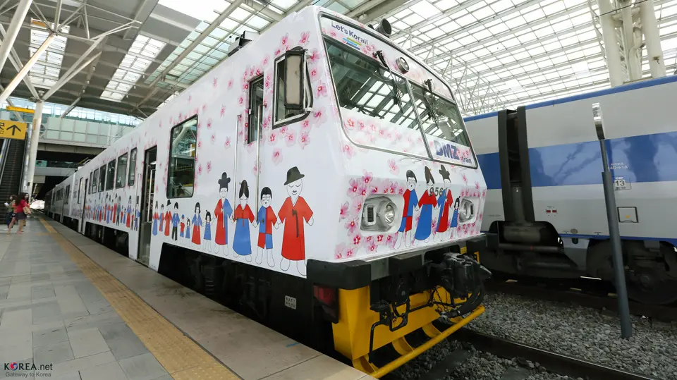 DMZ和平列車停靠首爾車站月台