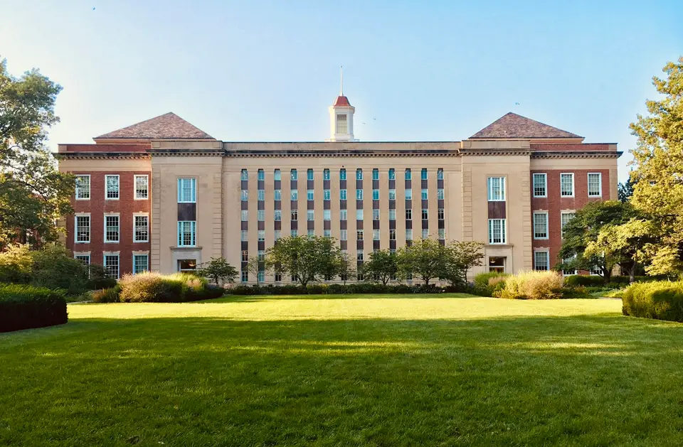 美國大學校園宿舍樓建築外觀示意圖